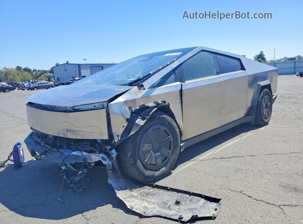 7G2CEHED4RA050983 2024 TESLA CYBERTRUCK Silver Tył lewy