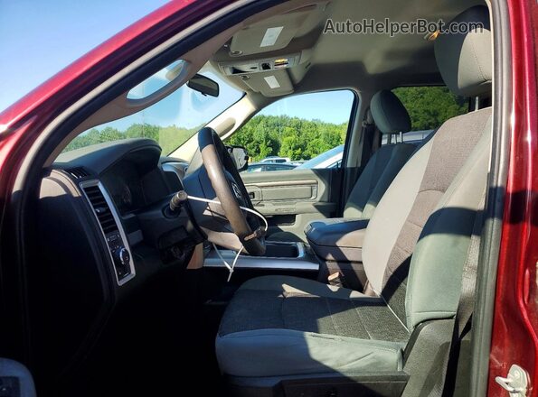 1C6RR7GT6LS142889 2020 RAM 1500 Красный Вид панели приборов