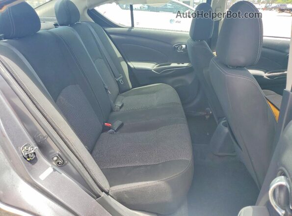 3N1CN7AP6KL867723 2019 NISSAN VERSA Серебряный Вид задней части салона