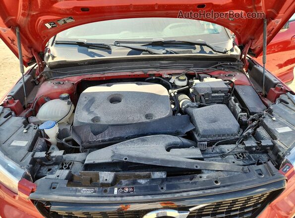YV4162UM7L2207390 2020 VOLVO XC40 Red Vista de la etiqueta del VIN