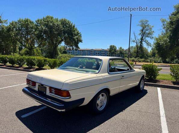12305312008767 1978 MERCEDES-BENZ 280-CLASS Cream Widok z przodu