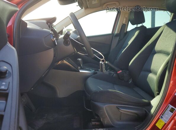 3MYDLBYV2HY187037 2017 TOYOTA YARIS Red Առջևի վահանակի տեսք