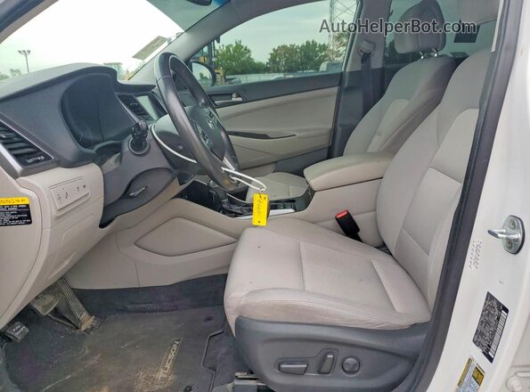 KM8J33A2XJU802493 2018 HYUNDAI TUCSON Белый Вид панели приборов