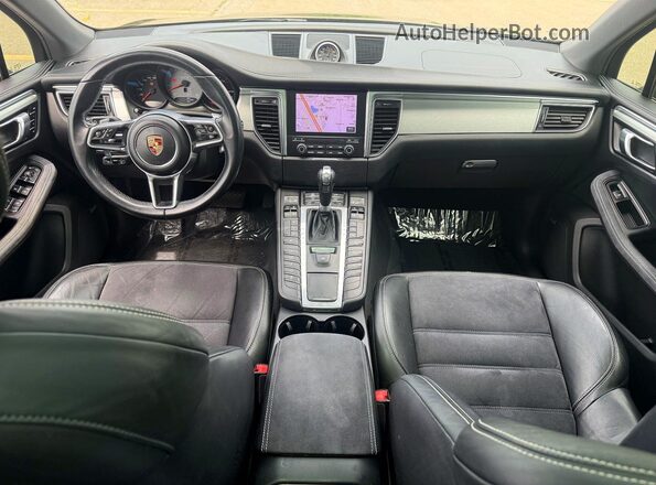 WP1AG2A51HLB56322 2017 PORSCHE MACAN Black Հետևի նստատեղերի տեսք