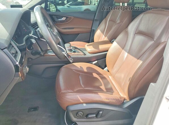 WA1LAAF73KD014615 2019 AUDI Q7 White Widok deski rozdzielczej