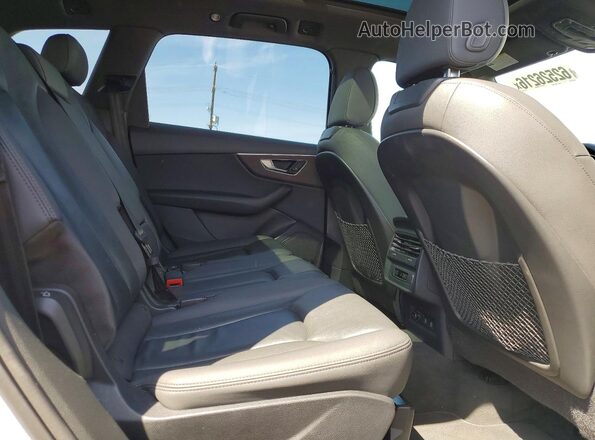 WA1LXAF70LD011817 2020 AUDI Q7 White Vista del compartimento del motor