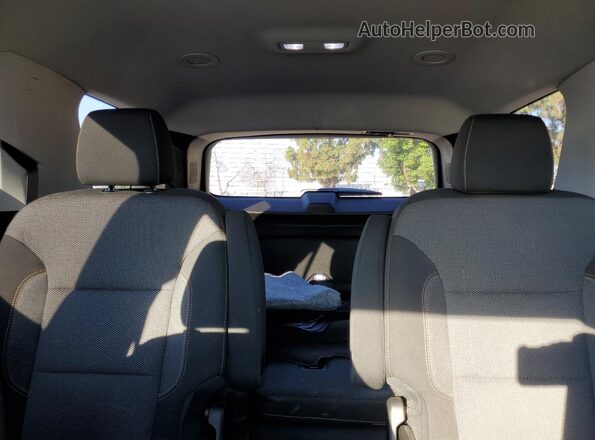 1GNERGKWXKJ124061 2019 CHEVROLET TRAVERSE White Widok wnętrza z tyłu