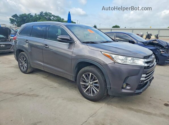 5TDKZRFH3HS526048 2017 TOYOTA HIGHLANDER Серебряный Передняя правая четверть