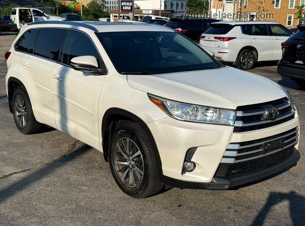 5TDJZRFH6HS474409 2017 TOYOTA HIGHLANDER White Widok z przodu