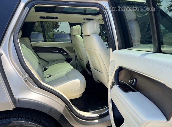 SALKP9FU0PA018871 2023 LAND ROVER RANGE Gold Widok wnętrza z przodu