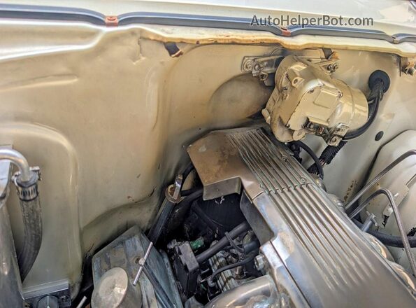 VC57K102611 1957 CHEVROLET BEL White Вид підкапотного простору