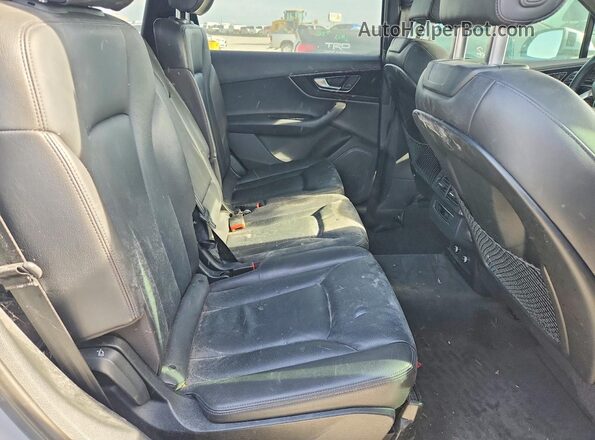 WA1AAAF73KD013939 2019 AUDI Q7 Silver Rear interior view