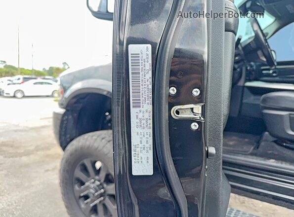 3C6UR5FL8JG367447 2018 RAM 2500 Black Սալոնի հետևի տեսք