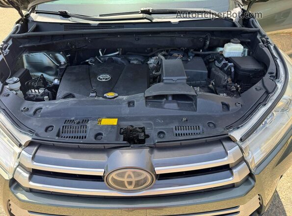 5TDJZRFH0HS457900 2017 TOYOTA HIGHLANDER Зеленый Вид салона спереди