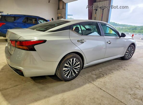 1N4BL4DV3SN366155 2025 NISSAN ALTIMA Серебряный Передняя правая четверть