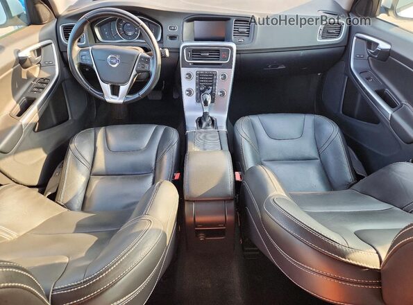 YV126MFL5J2452798 2018 VOLVO S60 White Vista del cuadro de instrumentos