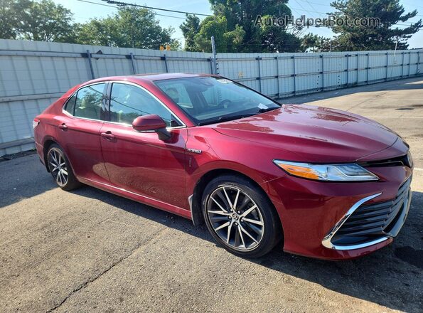 4T1F31AK7MU547266 2021 TOYOTA CAMRY Red Вид спереду