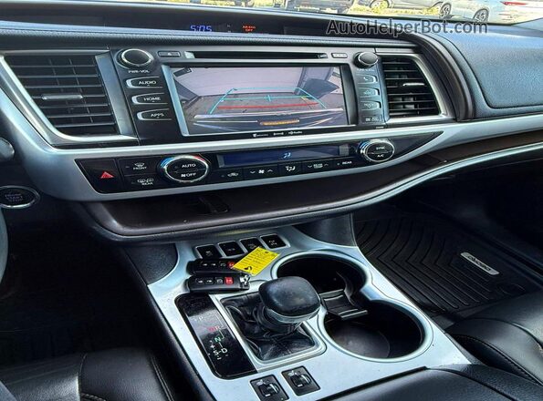 5TDJZRFH4KS582650 2019 TOYOTA HIGHLANDER Black Rear seats view