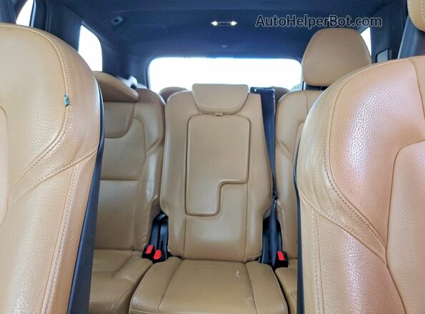 YV4A22PK0J1190327 2018 VOLVO XC90 White Vista interior trasera