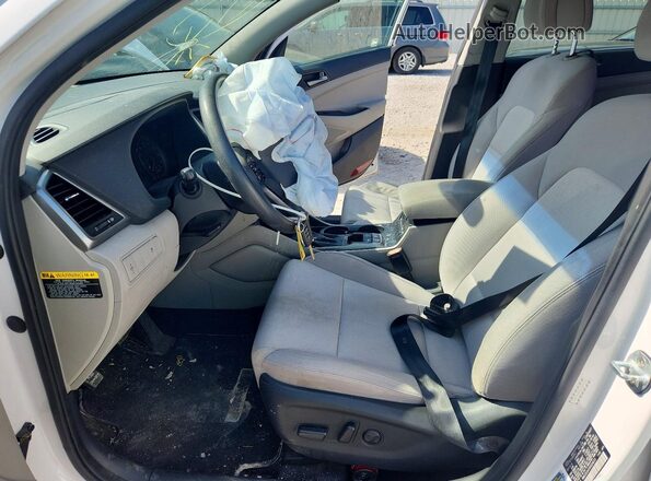KM8J3CA42HU324615 2017 HYUNDAI TUCSON Белый Вид панели приборов