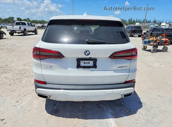 5UXCR4C00N9K13599 2022 BMW X5 White Front interior view