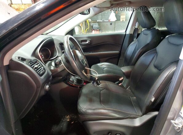 3C4NJDCB8JT245480 2018 JEEP COMPASS Silver Widok deski rozdzielczej