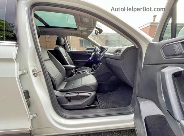 3VV2B7AX6KM073317 2019 VOLKSWAGEN TIGUAN White Widok komory silnika