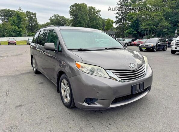 5TDKZ3DC2HS788793 2017 TOYOTA SIENNA Gray Դիմացի տեսք