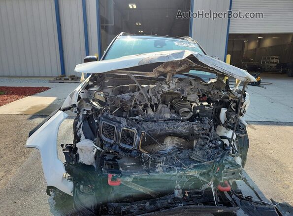 3C4NJDDNXRT581636 2024 JEEP COMPASS White Հետևի տեսք