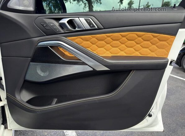 5YMCY0C09L9B05681 2020 BMW X6 White Widok naklejki z numerem VIN
