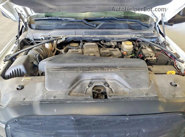 3C7WRSAL4PG526600 2023 RAM 3500 White Engine compartment view