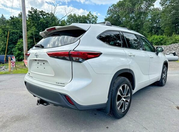5TDGZRBH5MS542760 2021 TOYOTA HIGHLANDER White Front right
