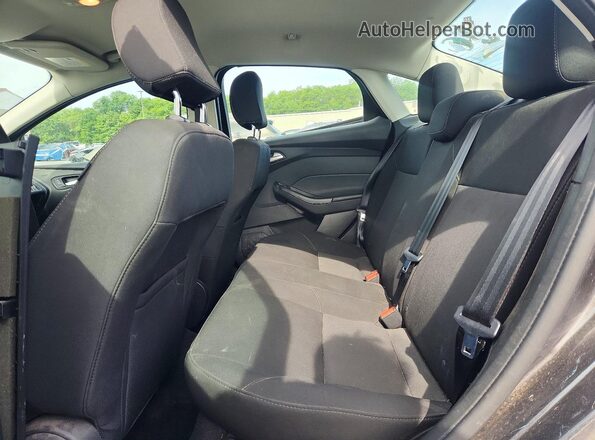 1FADP3F26HL293622 2017 FORD FOCUS Gray Вид задньої частини салону