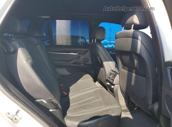 5UXKR2C57J0X08313 2018 BMW X5 White Vista del compartimento del motor