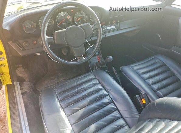 9117211399 1977 PORSCHE 911 Yellow Vista del salpicadero