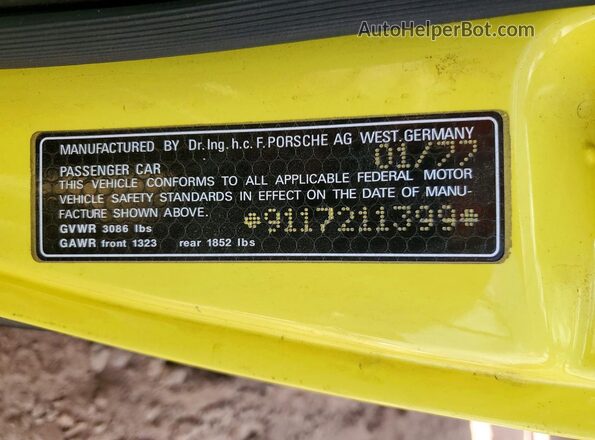 9117211399 1977 PORSCHE 911 Yellow Vista del compartimento del motor