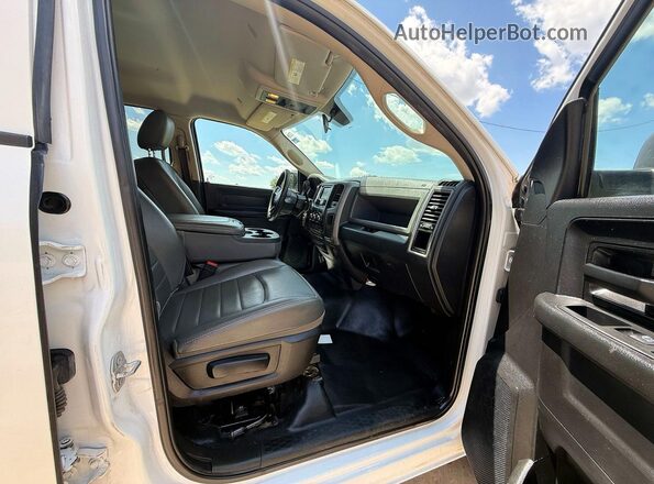 3C6UR4HJ7JG312963 2018 RAM 2500 White უკანა ხედი