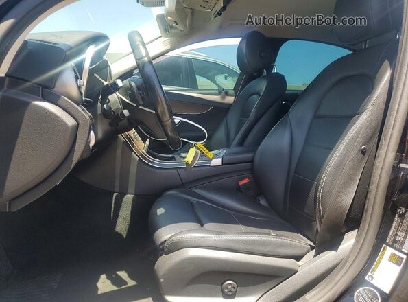 55SWF4JB0HU233940 2017 MERCEDES-BENZ C Black Dashboard view