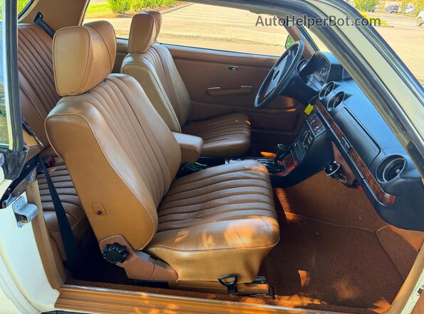 12305312008767 1978 MERCEDES-BENZ 280-CLASS Cream Widok z tyłu