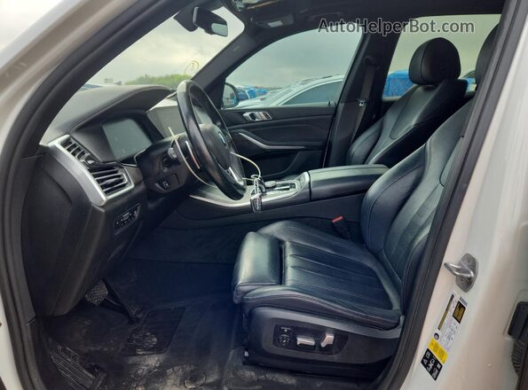 5UXCR6C5XKLL05633 2019 BMW X5 White Vista del salpicadero