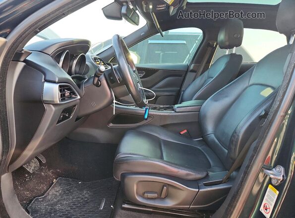 SADCJ2BN5HA085409 2017 JAGUAR F-PACE Green Widok deski rozdzielczej