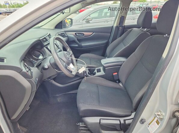 JN1BJ1CP2KW211773 2019 NISSAN ROGUE Серебряный Вид панели приборов