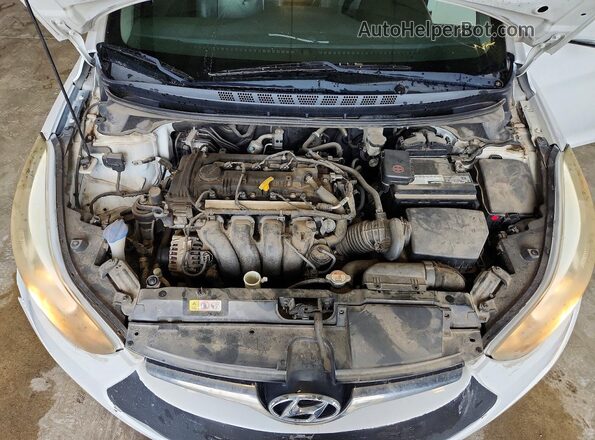 5NPDH4AE3GH668996 2016 HYUNDAI ELANTRA White Engine compartment view