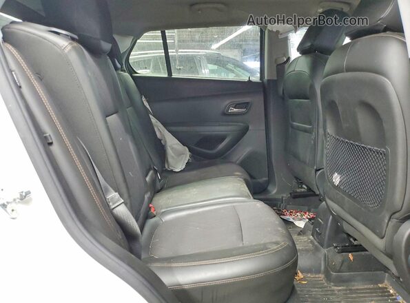 KL7CJLSB6MB327925 2021 CHEVROLET TRAX White Vista interior trasera