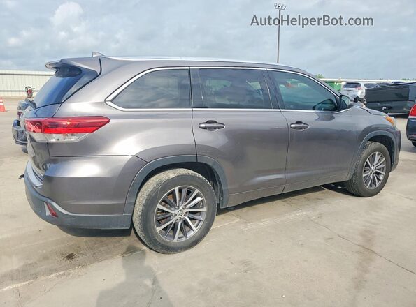 5TDKZRFH3HS526048 2017 TOYOTA HIGHLANDER Серебряный Задняя правая четверть