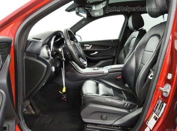 WDC0G4JBXJV097838 2018 MERCEDES-BENZ GLC-CLASS Красный Вид панели приборов