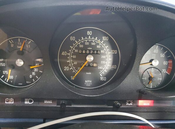 10704412035861 1977 MERCEDES-BENZ 450 Blue Vista de los asientos traseros