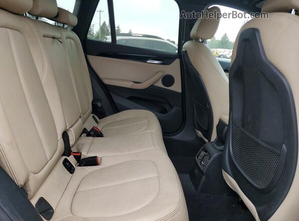 WBXHU7C33J3H43750 2018 BMW X1 Brown ძრავის განყოფილების ხედი