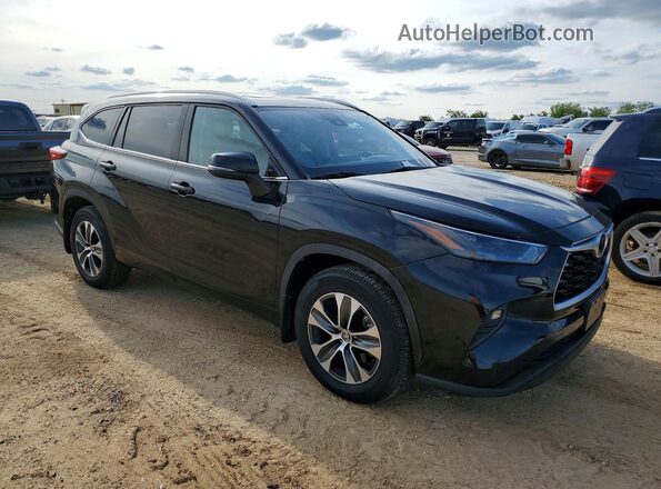 5TDGZRAH2NS539057 2022 TOYOTA HIGHLANDER Черный Вид спереди