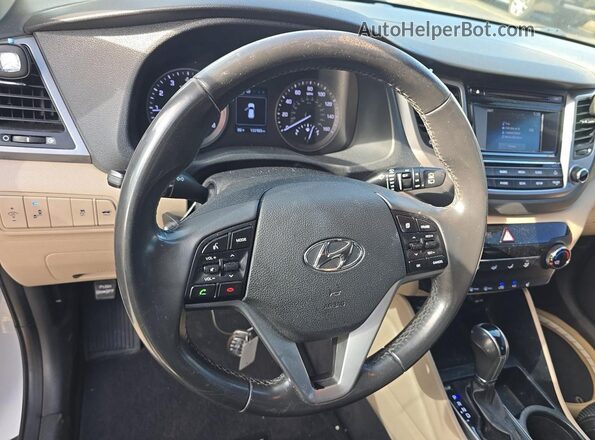 KM8J33A25HU513628 2017 HYUNDAI TUCSON White უკანა სავარძლების ხედი